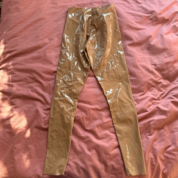 NWOT Commando Faux Latex Leggings Tan Nude Large - Picture 3 of 5
